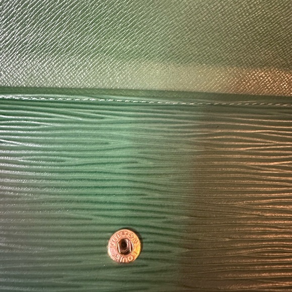 Louis Vuitton Green Sarah Epi Wallet - Picture 7 of 13